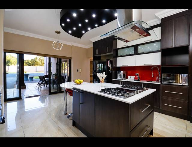 4 BEDROOM GOLF ESTATE FOR SALE IN BLUE VALLEY GOLF ESTATE